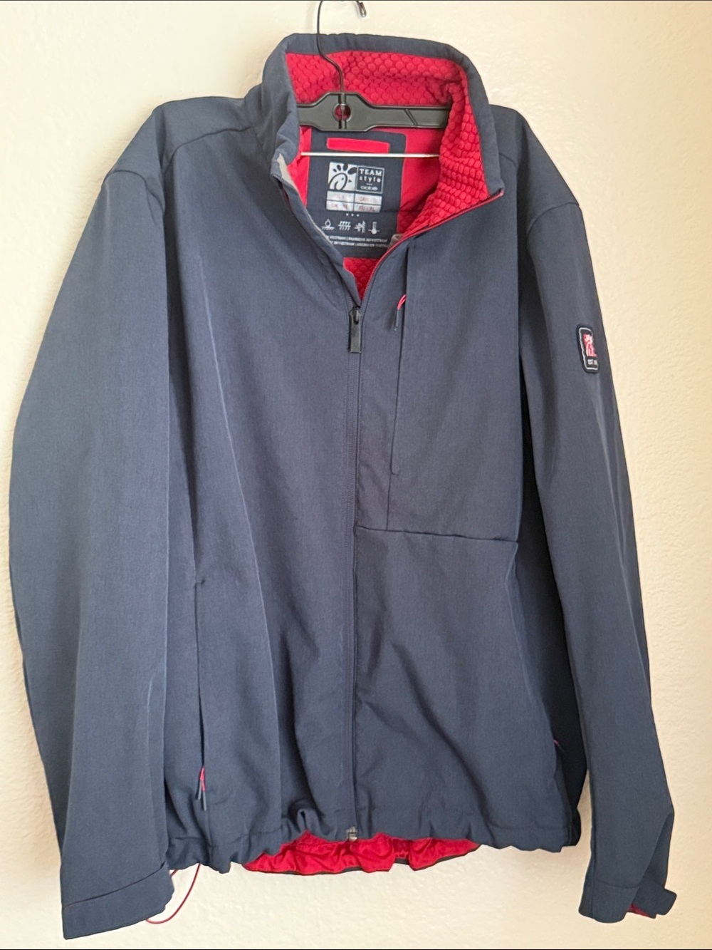 Chick fil A Men's Navy fleece zip front Jacket with Contrast Red Lining L
